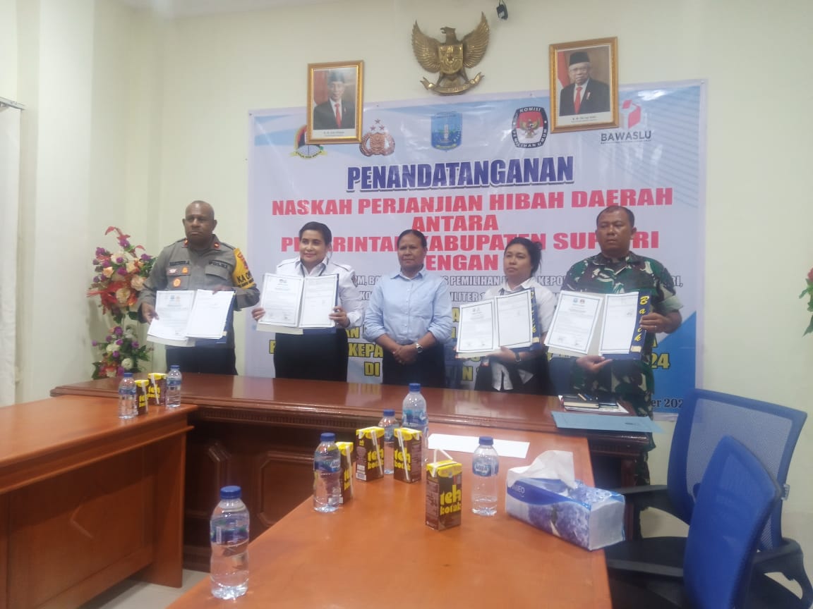 Ketua Bawaslu Supiori Resmi Tandatangani Naskah NPHD Pilkada Tahun 2024